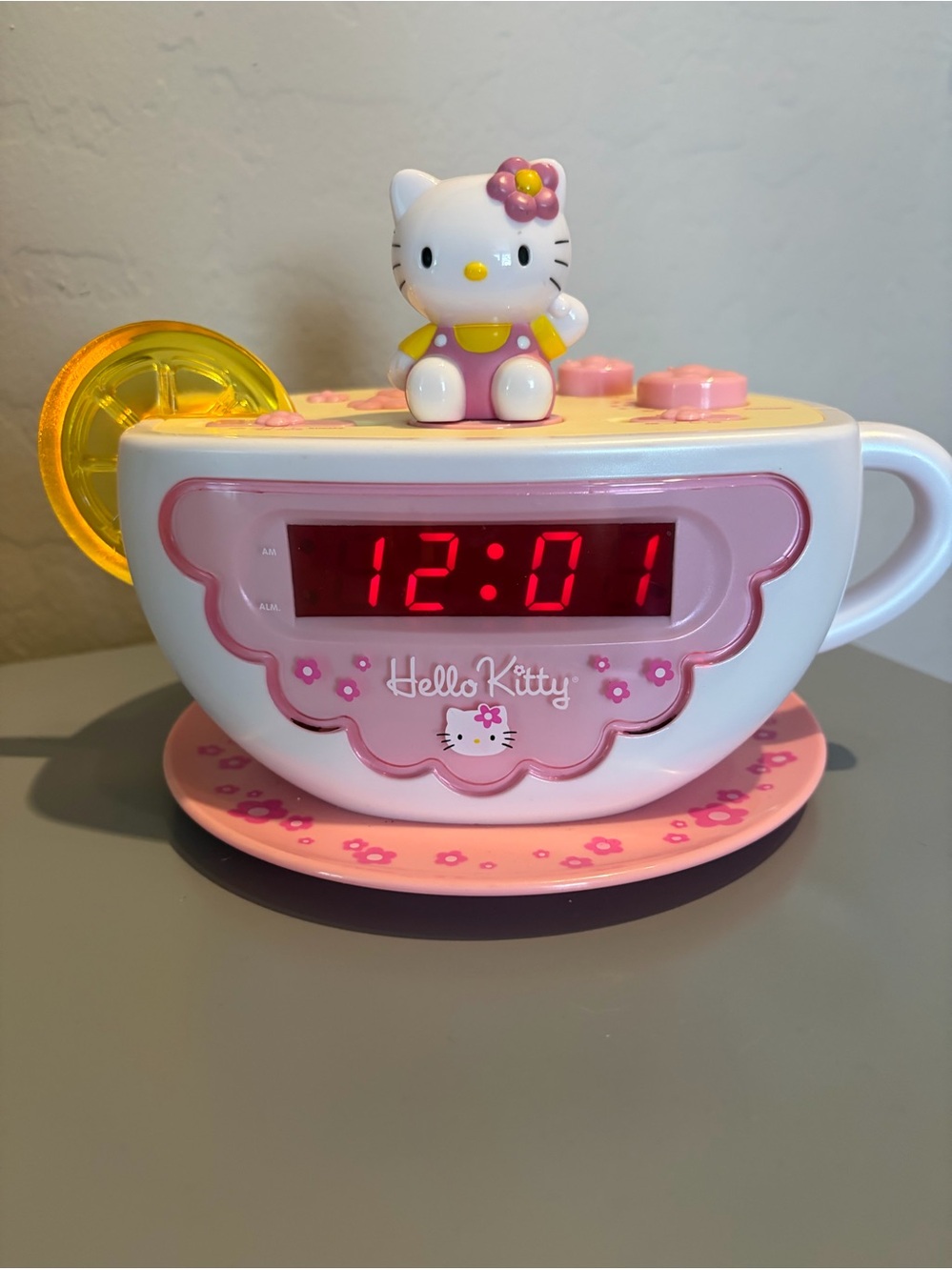 Hello Kitty Tea Cup Alarm Clock Radio Lemon Nightlight Vintage